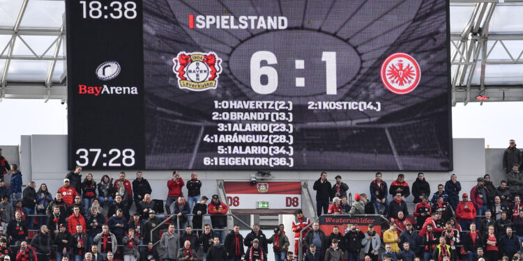 U poslednjih 40 godina u Bundes ligi samo Ajntraht primio šest u prvom poluvremenu