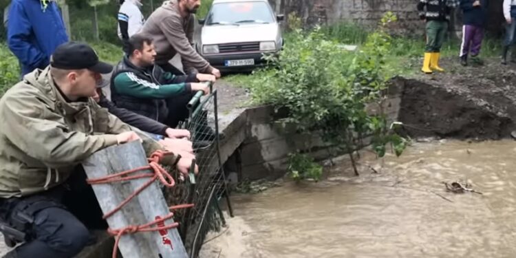 Obustavljena potraga za dečakom koji je upao u potok