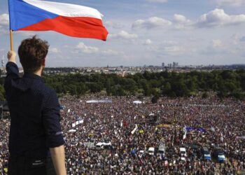 Prag: Najveći protest još od 1989, traži se ostavka premijera