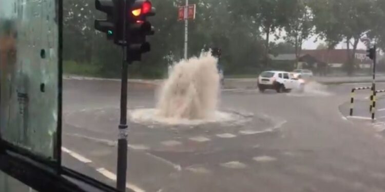 Potopljeni Beograd: Nasred raskrsnice – fontana! (VIDEO)