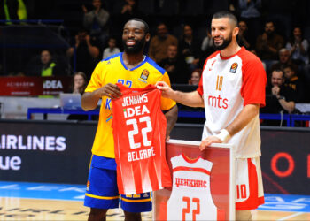 Dženkins završio sa Himkijem, usledile pozivnice za povratak „kući“ (FOTO)