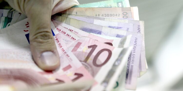 Kurs dinara u ponedeljak 117,91