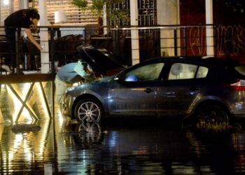 Beograd pod vodom: Iz poplavljenih objekata spaseno 12 osoba
