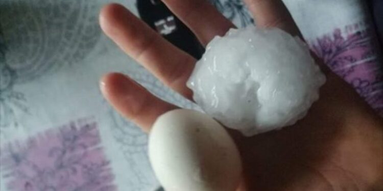 Vanredna situacija u Čačku, grad veličine teniske loptice u Gornjem Milanovcu (FOTO)