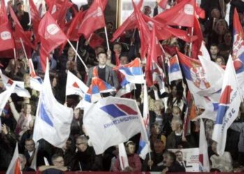 Danas: Državne pare za odlazak na Vučićev miting