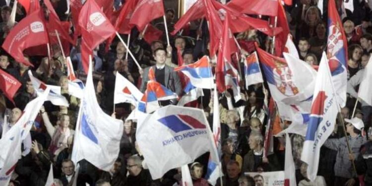 Danas: Državne pare za odlazak na Vučićev miting
