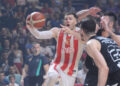 Zvezda ponovo povela protiv Partizana i na korak je od titule