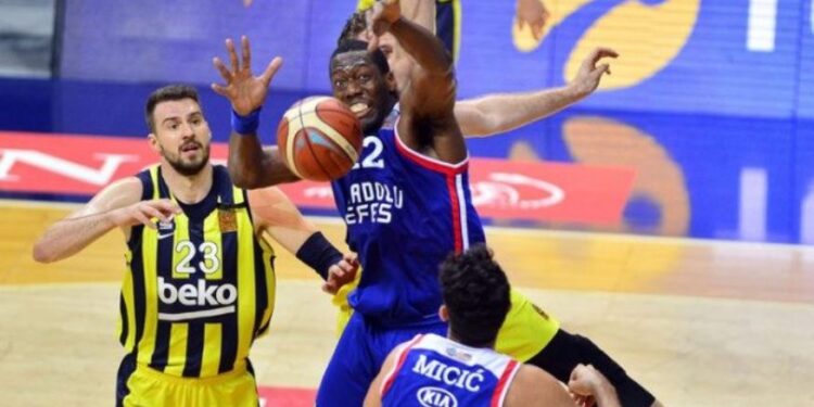 Efes ubedljivo savladao Fenerbahče, još samo dve pobede do titule