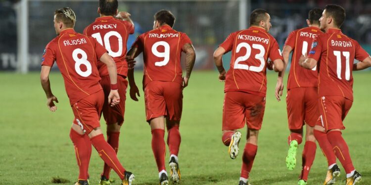 Zdravko Čolić posetio makedonsku reprezentaciju (FOTO)