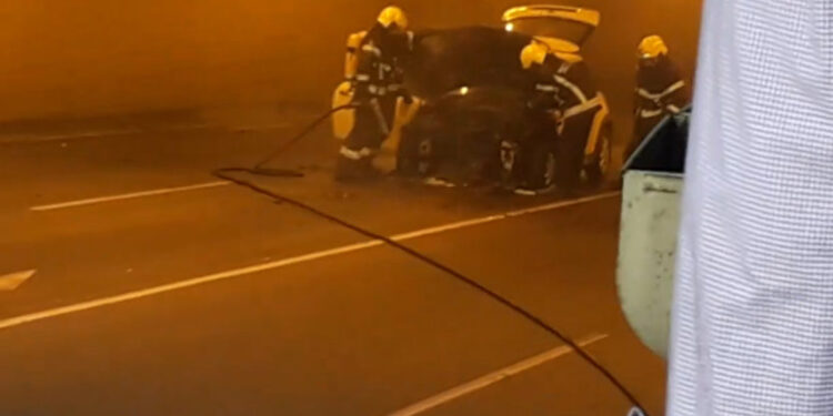 Zapalio se automobil u Terazijskom tunelu