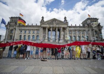 Desetine hiljada ljudi na protestu u Berlinu