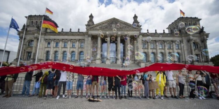 Desetine hiljada ljudi na protestu u Berlinu