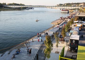Salsa i karaoke za kraj nedelje na Sava Promenadi!