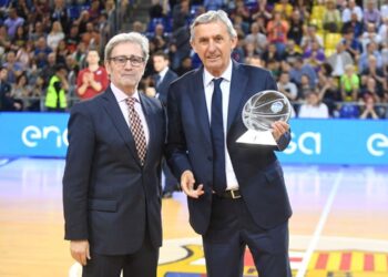 Pešiću uručeno priznanje za najboljeg trenera u ACB ligi (VIDEO)