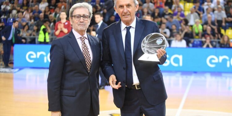 Pešiću uručeno priznanje za najboljeg trenera u ACB ligi (VIDEO)
