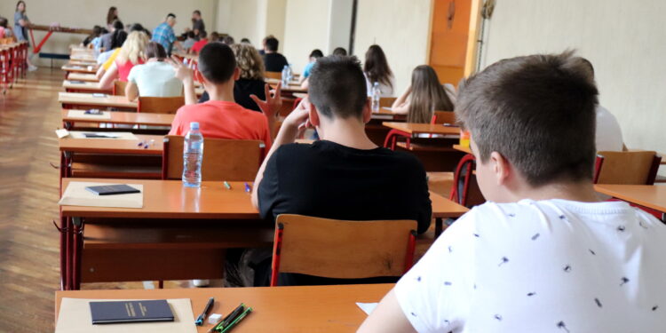 Oglasio se ministar prosvete: Neko je prodao test iz matematike, biće smena