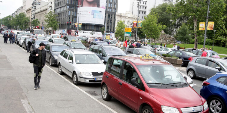 Protest taksista završen, saobraćaj u centru grada normalizovan