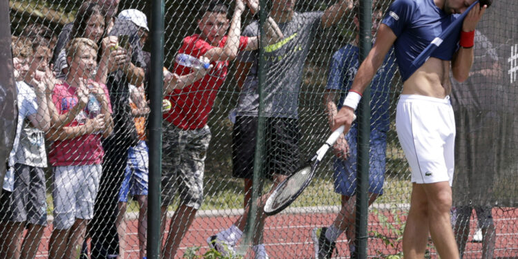 Novak i Filip na egzibiciji pred Vimbldon
