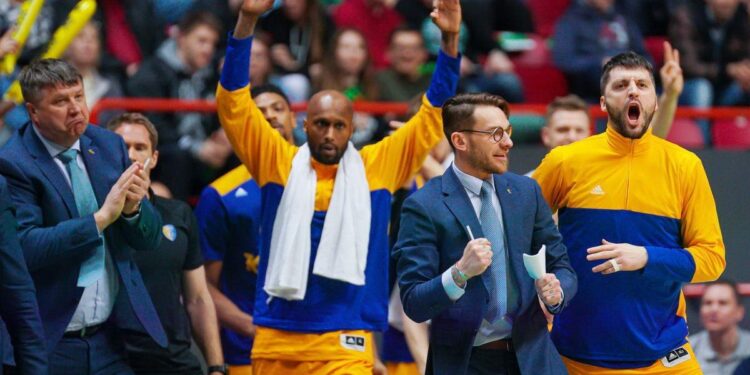 Opljačkana svlačionica Himkija (FOTO/VIDEO)