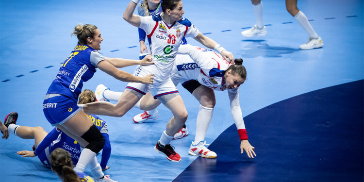Rukometašice u grupi i sa vicešampionkama sveta