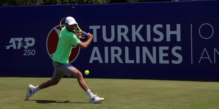 Troicki u Antaliji pobedio 18-godišnjeg Turčina