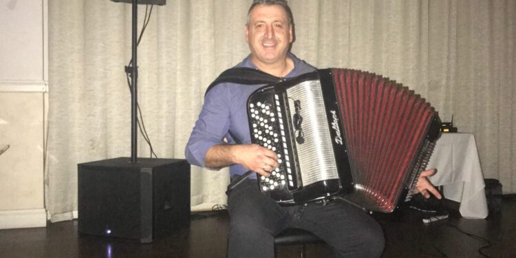 Naš narod ne može bez veselja!