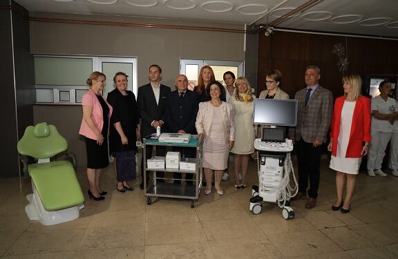Princeza Katarina poklonila medicinsku opremu u vrednosti od 40.300 evra (FOTO)