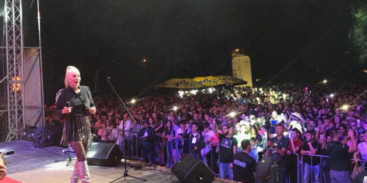 Peva Brena i 20 hiljada ljudi sa njom!