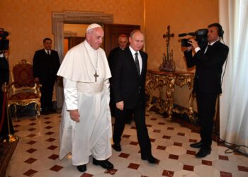 Putin i papa Franja sat vremena iza zatvorenih vrata (VIDEO)