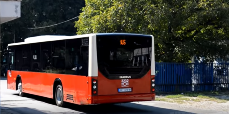 Novi Beograd: Žena ispala iz gradskog autobusa, teško povređena