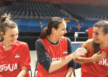 „Showtime“ srpskih košarkašica – Sonja Petrović u ulozi voditelja (VIDEO)