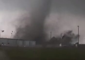 Objavljeni snimci smrtonosnog tornada u Kini (VIDEO)