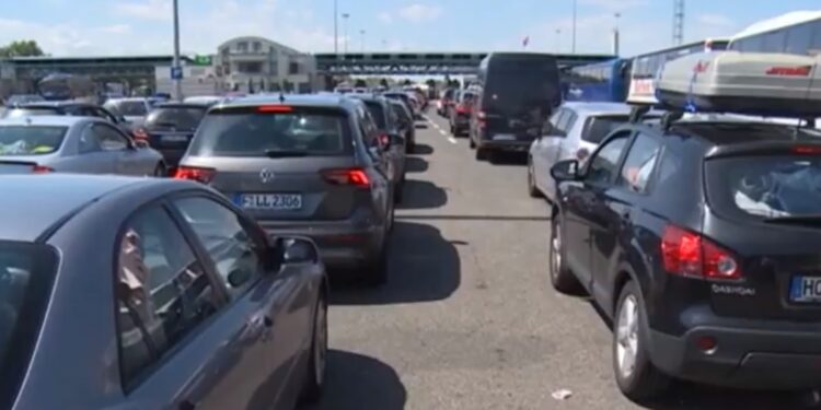 Gužve na granici: Na Preševu se čeka sat vremena