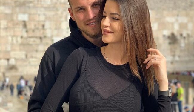 Golman Predrag Rajković i bivša manekenka Ana izveli sina iz porodilišta (FOTO)