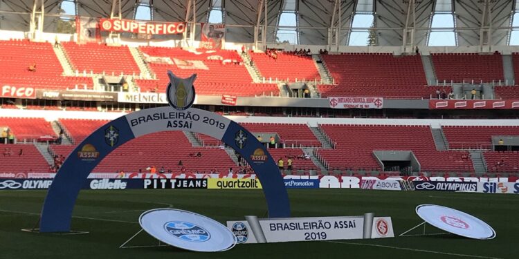 Majka sa sinom oterana s tribine zbog obeležja Gremija (VIDEO)