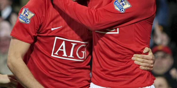 Berbatov postigao gol i “opsovao” Vidića (VIDEO)