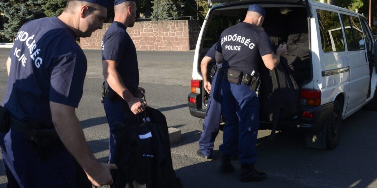 Policajac u Skoplju pregazio kolegu oklopnim vozilom