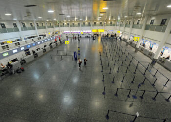 Najveći londonski aerodrom obustavio letove zbog problema sa kontrolom saobraćaja
