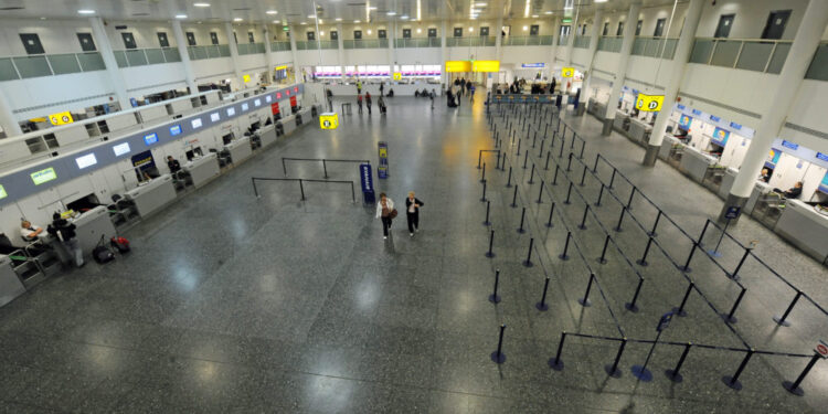 Najveći londonski aerodrom obustavio letove zbog problema sa kontrolom saobraćaja