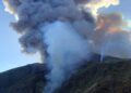 Erupcija vulkana Stromboli: Leti usijano kamenje, turisti beže u more