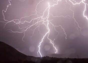 Upozorenje RHMZ-a: Upaljen i narandžasti meteoalarm, stiže nevreme