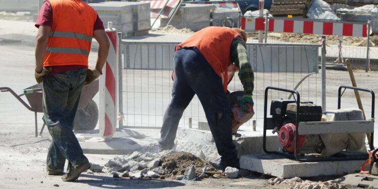 Siromaštvo guši Srbiju: Prosečna plata pusti san