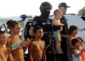 Srpski policajci izmamili dečje osmehe (FOTO)