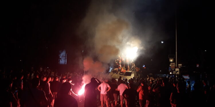 Karneval: Nije tenk, ali oklopno vozilo jeste. I na njemu Zvezdini igrači (VIDEO/FOTO)