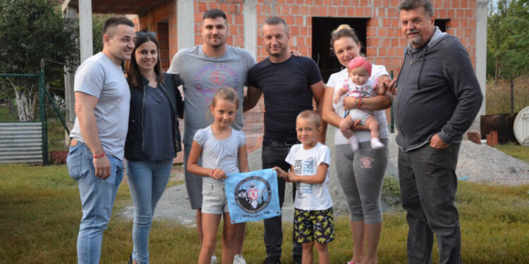 Pomoć Srbima u enklavama