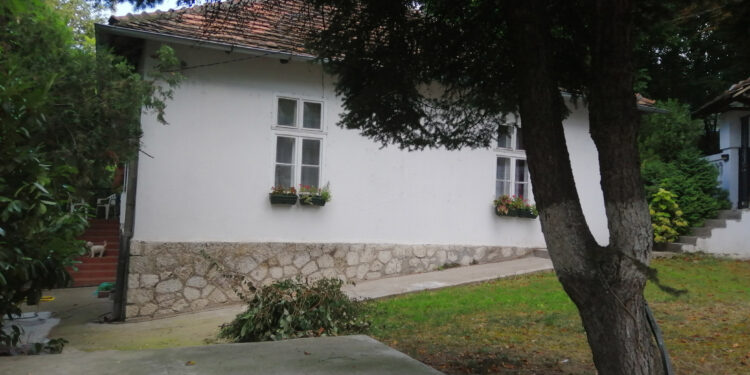 Rajsova kuća svačija i ničija