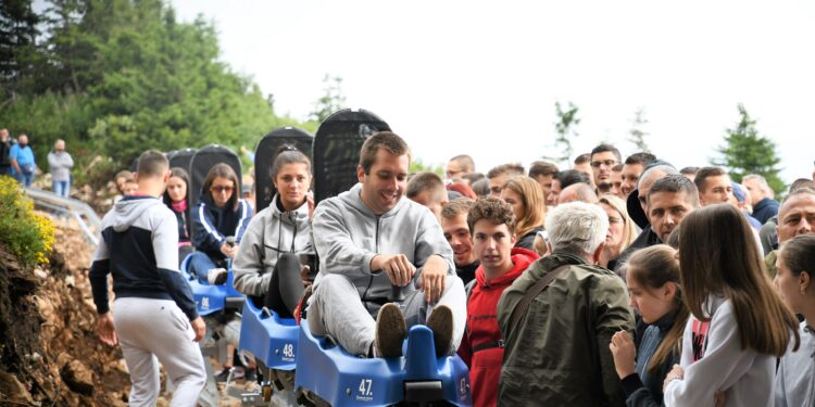 Niz Jahorinu bobom na šinama
