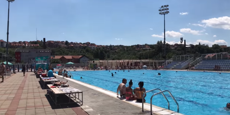 Preminuo kupač na bazenu u Nišu