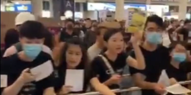 Na aerodromu u Hongkongu ponovo uspostavljen saobraćaj
