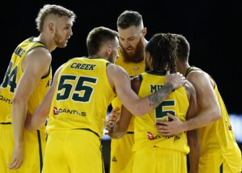 Amerikanci pali pred 52 hiljade Australijanaca (FOTO/VIDEO)